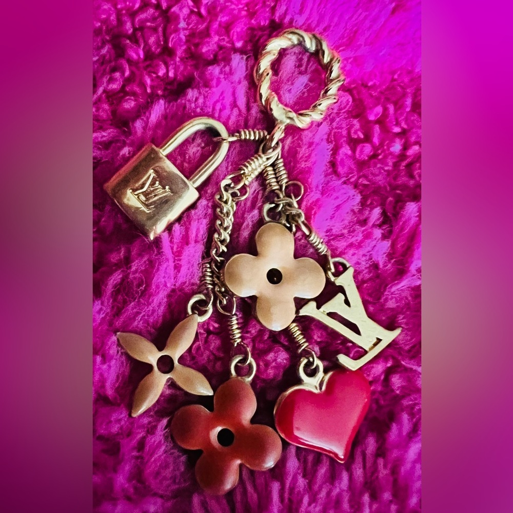 LOUIS VUITTON Necklace Top Key ring holder charm AUTH Pandan Tiff Flower F/S L45
